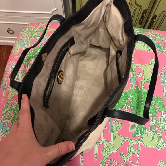 Tory Burch Black and Cream Canvas Market Tote Bag - Picture 8 of 10